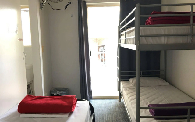 Gold Coast Backpackers - Hostel