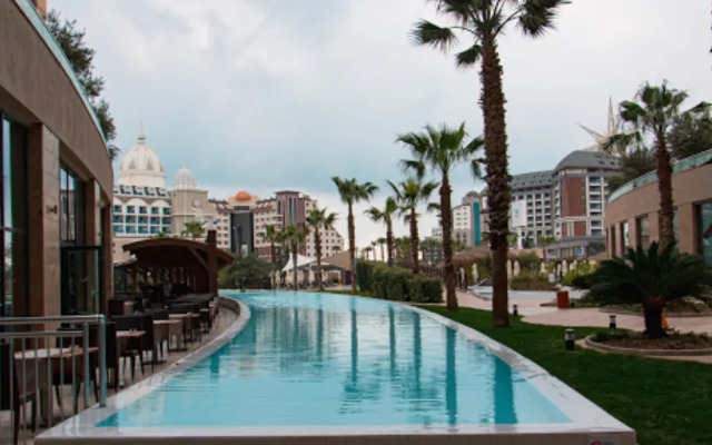 Aska Lara Riversuites