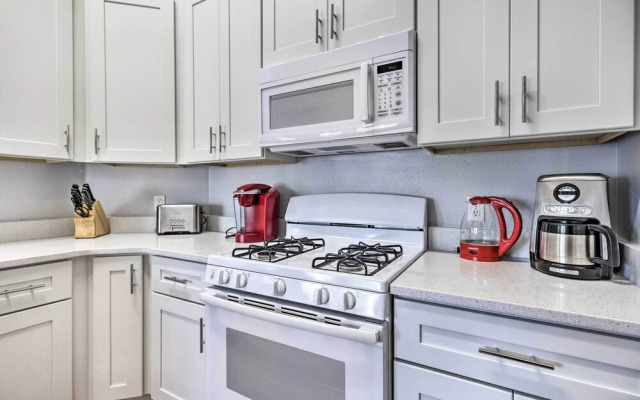 Charming Kissimmee Retreat w/ Pool & Lanai!