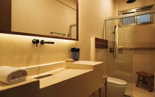 Luxury Jungle Retreat Sleeps 10 Rooftop Pool