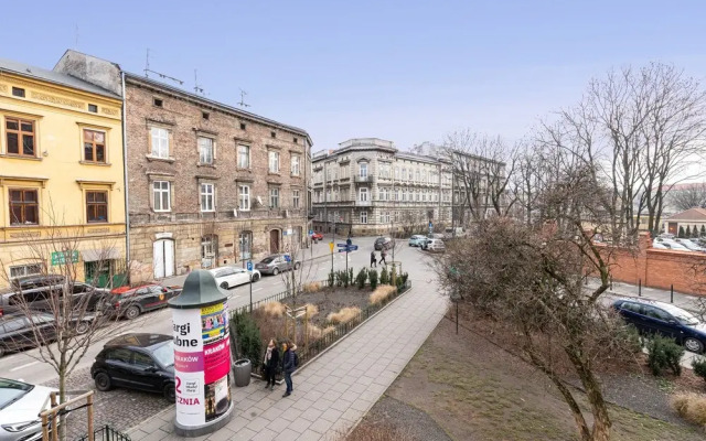 WS 3-Bedroom Old Town Apartment