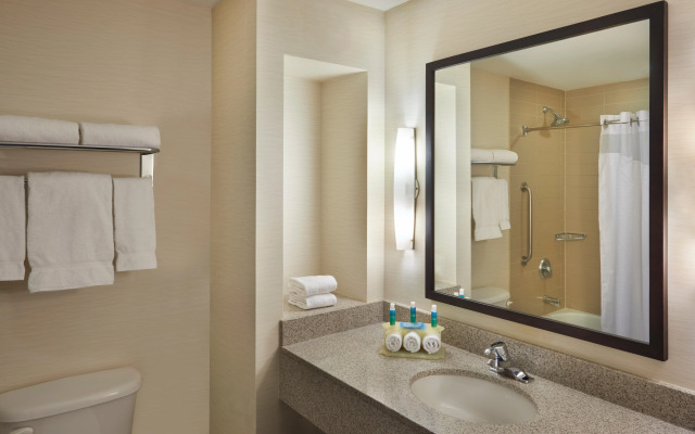 Holiday Inn Express & Suites Vaughan-Southwest by IHG