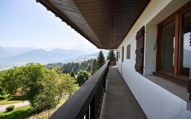 Warm Family Apartment