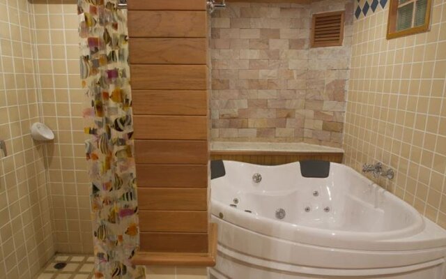 Aunchaleena Beach Front Resort