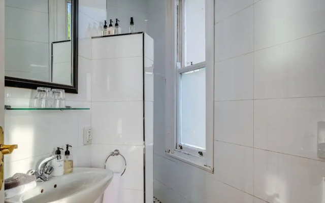 Colonial-style Apartment w Views Pool Area CBT Lodge