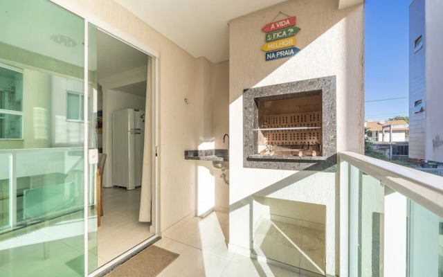2-bed Apt w/ BBQ - Downtown Bombinhas Caa103