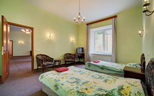 Stn Apartments Near Moskovsky Railway Station