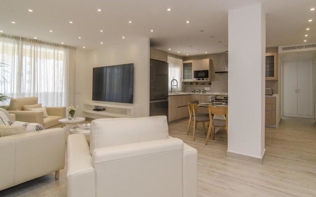 Sitges Spaces Oasis Suites- 4 Bedroom, 4 Ensuite Bathrooms, Terrace, Pool, Sitges Centre