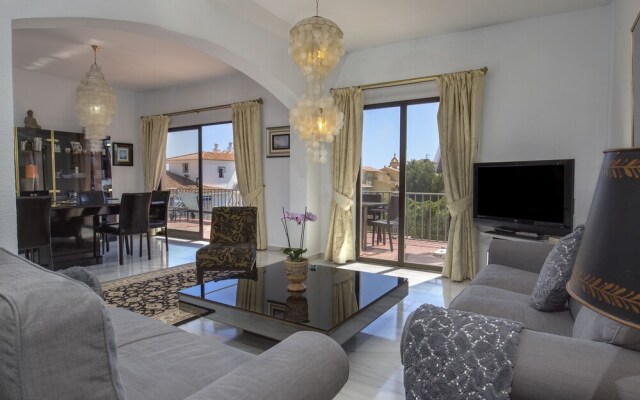 Beachfront Penthouse, Sea/mountain Views, 3 Balconies, Puerto Banus, Marbella