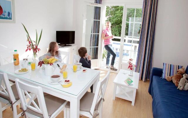 Beautiful apartment in local style on a small residence