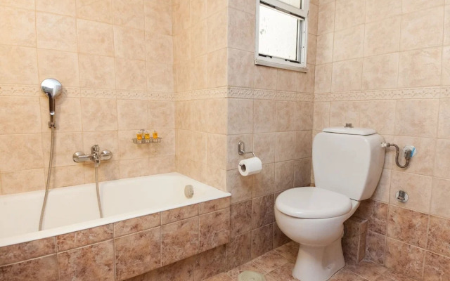 Luxury Pireas Stay New 2BR Urban Escape