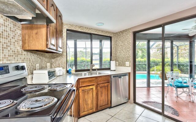 Rovigo Vacation Rental: Spacious Retreat with Panoramic Lake Views in Kings Lake. 4-BR, 4-Bathroom Home with Private Pool, just 3.4 Miles from the Vibrant Fifth Avenue South and Naples Attractions
