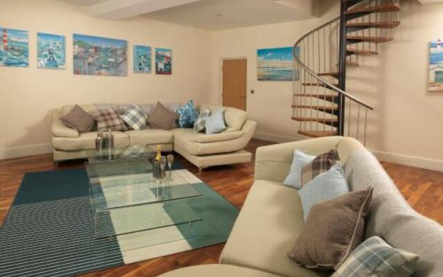 Courtyard Mews, 3 Rodley Hall, Leeds