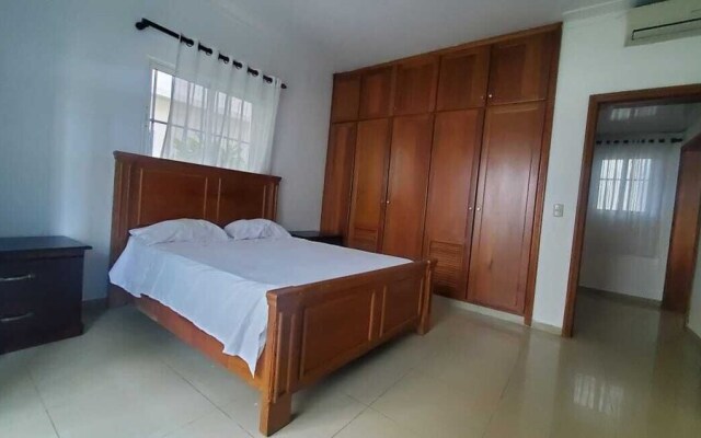 2 Minute Walk to Beach 1bdrm Condo with Pool