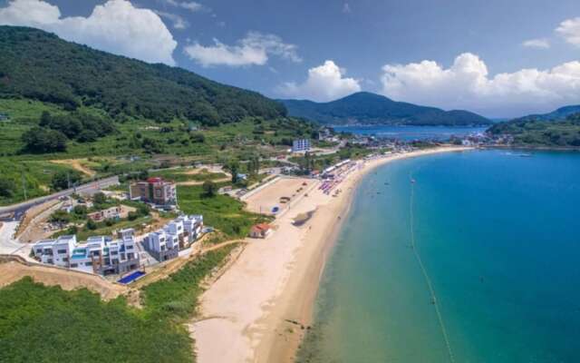 Geojedo Blue Hill Pension