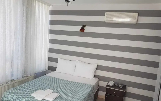 Deluxe Hotel