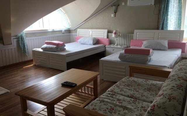 We+Coffee Hostel
