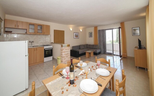 Nice Home in Slatine With Wifi and 5 Bedrooms