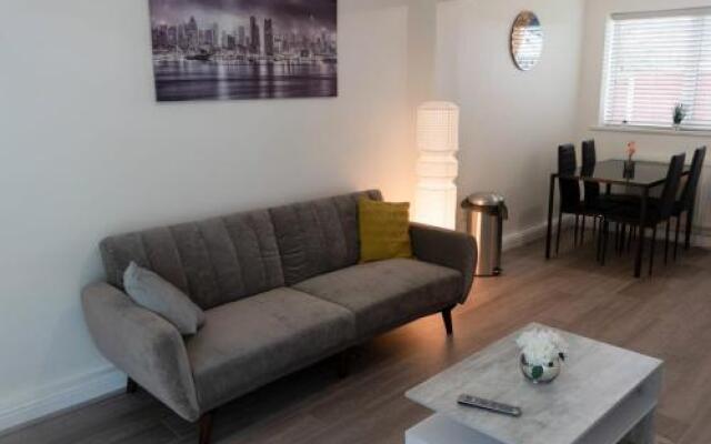 Gorgeous ground floor apartment + free parking