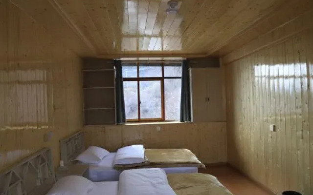 Tiger Leaping Gorge Pillow Landscape Homestay