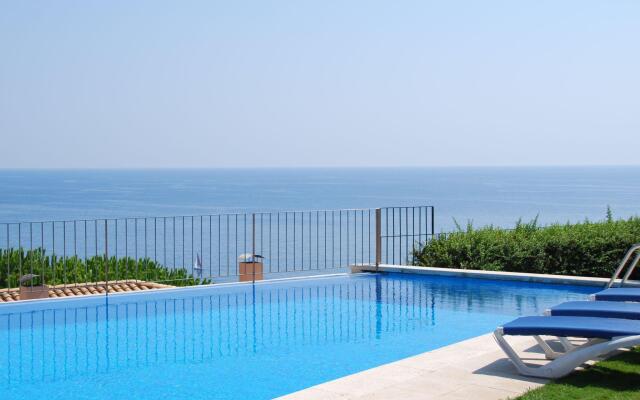 Apartment with joint pool and fantastic sea view