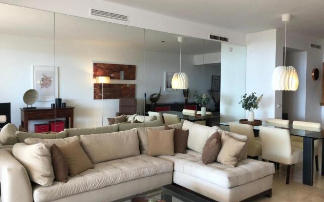 Spacious & sunny ground floor apartment close to Puerto Banus