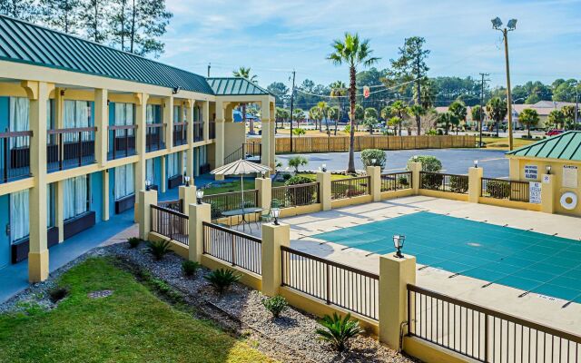 Econo Lodge Inn & Suites Hardeeville I-95