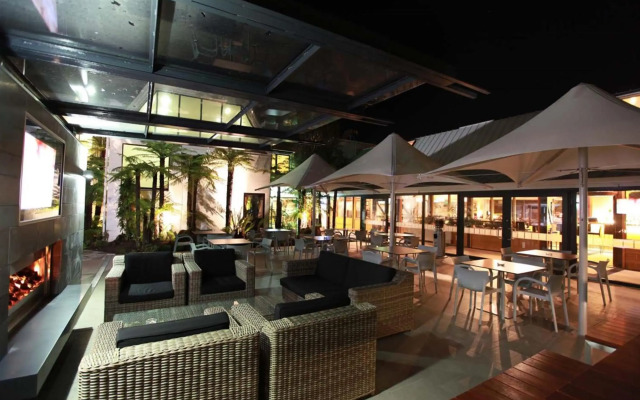 Commodore Airport Hotel