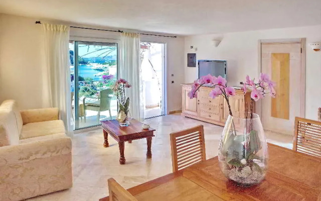 Residence Living Poltu Quatu