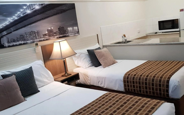 Reef Palms Motel – Guest Rooms – Cairns