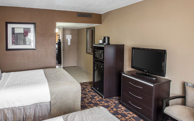 Quality Inn & Suites Denver Stapleton