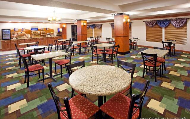 Holiday Inn Express Hotel & Suites East Lansing by IHG
