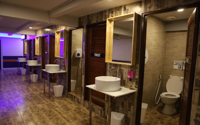 Balcony Party Hostel Beachfront - Adults Only