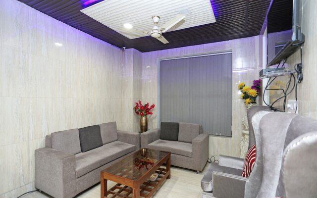 OYO 11008 The Ashoka Hotel