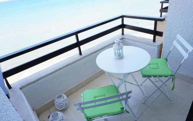 Lazuli Beachfront Apartment 405