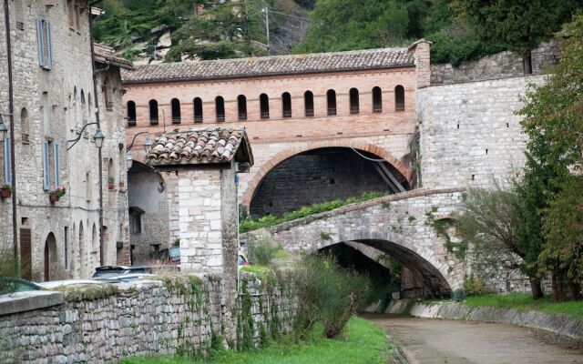 Quaint Farmhouse in Gubbio with Swimming Pool