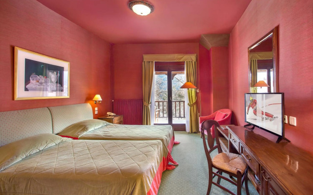 Country Club Hotel & Suites