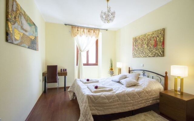 Diana City Hall View