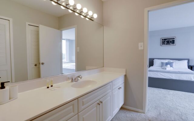 Prime Location Apartment at Crystal City