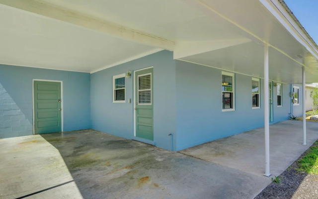 Waterfront Okeechobee Getaway w/ Backyard Dock!