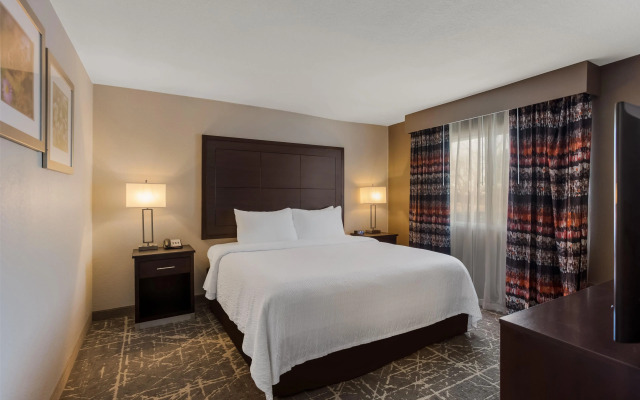 Orangewood Inn & Suites Kansas City Airport