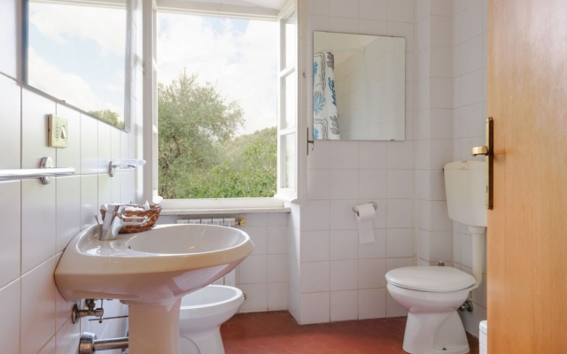 Villetta immersa nel verde con due posti auto