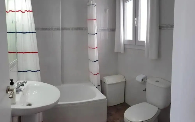 Apartamento con terraza cerca a la playa