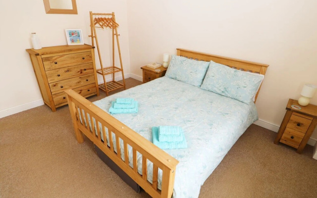 Flat 2, 4 St Edmund's Terrace