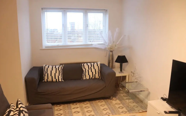 Skyline Haven Modern 2BR w/ Free Parking & 4kTV