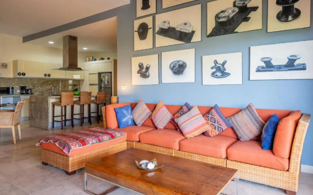 Pajaro de Fuego, Chelsea's Luxury Units