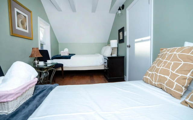 Cute 2-story, 2-bdrm Loft, Mins to Beach and Lake