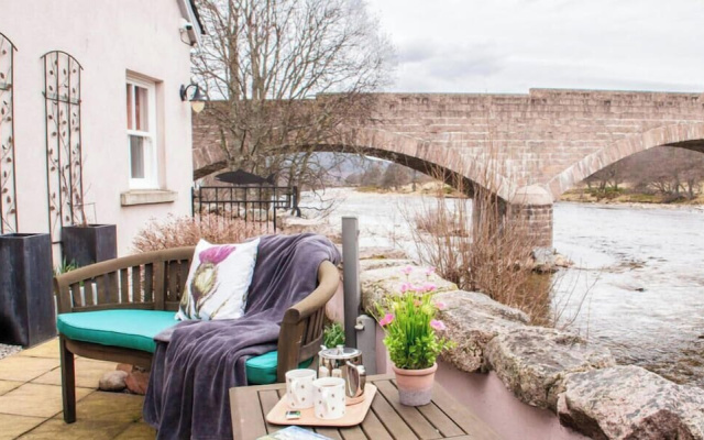 Quiet Riverside Retreat in Royal Deeside Ballater