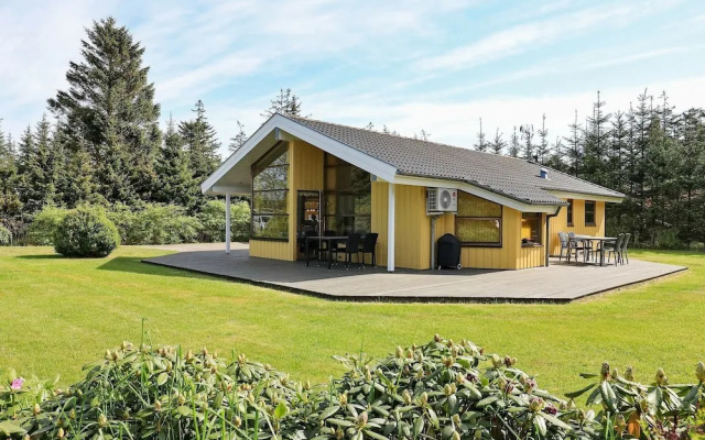 Luxurious Holiday Home Near Hals With Whirlpool
