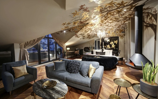 39 Kalamis Marina Hotel